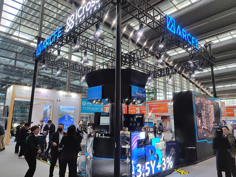 2023年12月16日，第十七屆深圳國際金融博覽會(huì)在深圳會(huì)展中心開幕，近300家金融機(jī)構(gòu)和企業(yè)攜手多款金融產(chǎn)品集中亮相。