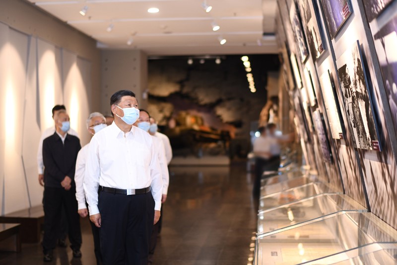 2022年8月16日至17日，中共中央總書記、國家主席、中央軍委主席習(xí)近平在遼寧考察。這是16日下午，習(xí)近平在錦州市考察遼沈戰(zhàn)役紀(jì)念館。 新華社記者 燕雁 攝