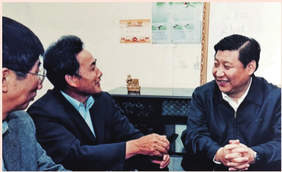 2003年4月24日，時(shí)任浙江省委書記習(xí)近平在浙江下姜村調(diào)研。